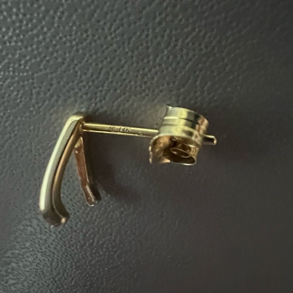 14k studs gold - Picture 2 of 3